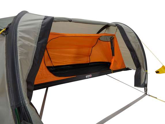 Adjustable and replaceable connection