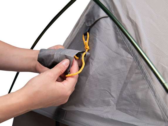 Reflective guy lines with pockets